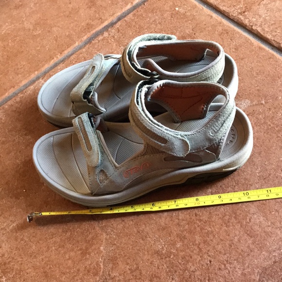 Teva gray leather strappy sandal shoes size 8 - Picture 5 of 12
